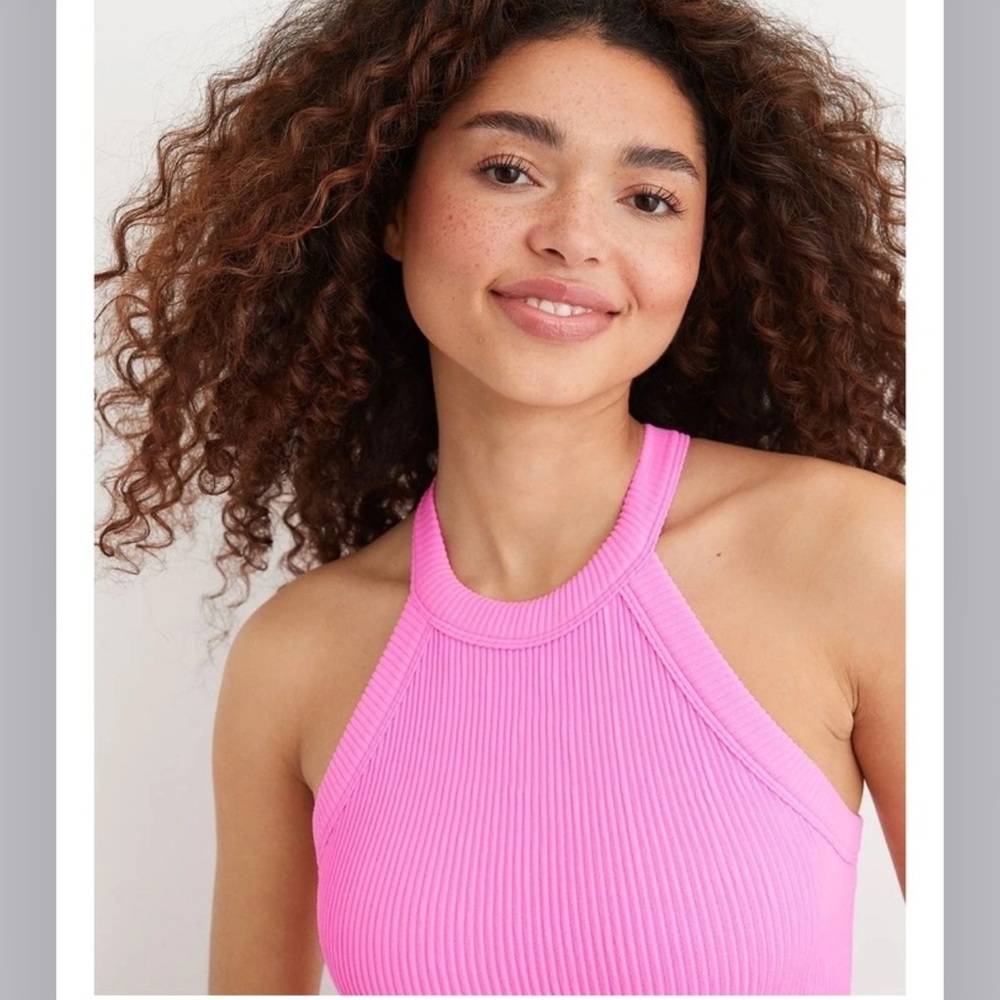 AERIE Bright Pink Ribbed Halter Crop Top (MEDIUM - EUC)